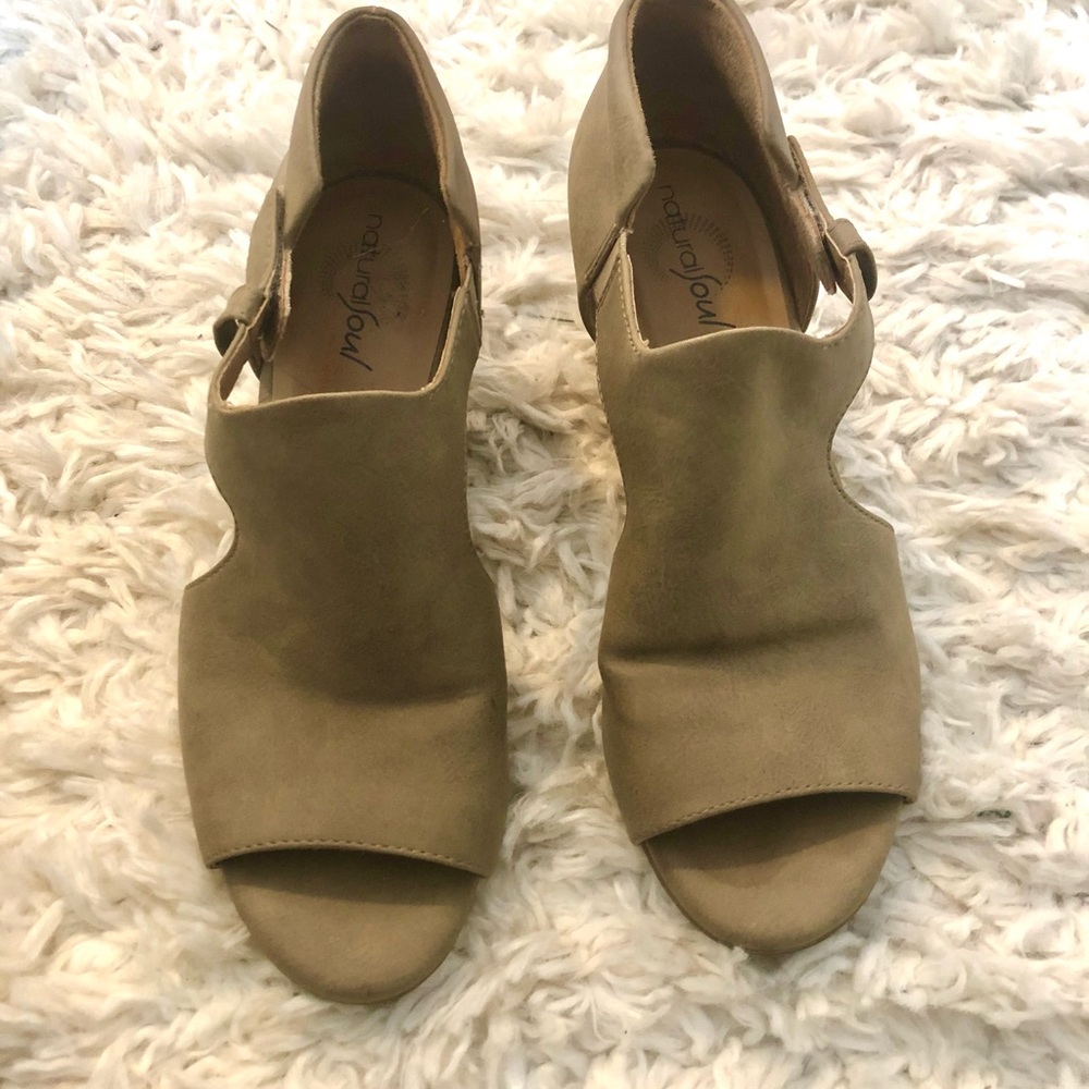 2 inch stacked heel open toe suede comfort sandals size 7 M